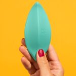 Vibrador estimulador de clítoris ergonómico verde agua - Imagen 2