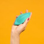 Vibrador estimulador de clítoris ergonómico verde agua - Imagen 5